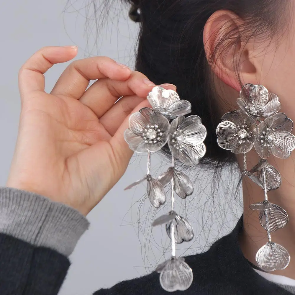 Exaggerated Big Flower Long Tassel Earrings Temperament Light Luxury Women Earrings Metal Advanced Sense Stud Earrings Party