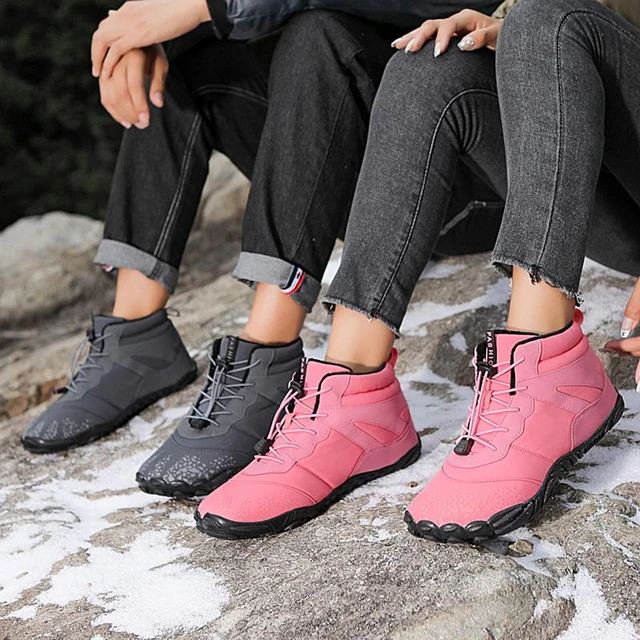 Hiking shoes with large toe fashion box