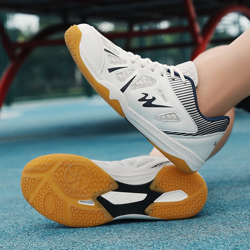 2025 nuevos zapatos de tenis de mesa para hombres y mujeres, zapatos de bádminton blancos y amarillos, zapatos de cancha de marca de lujo Unisex, zapatos cómodos para gimnasio para parejas