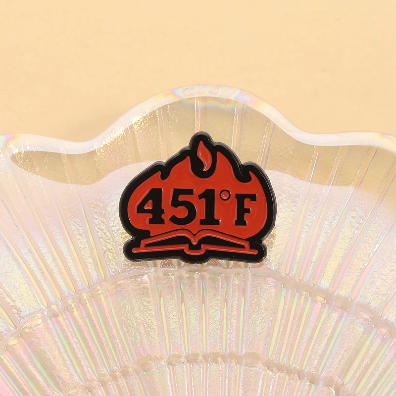 Fahrenheit 451 Book Enamel Pin - Science Buddies recension och pris