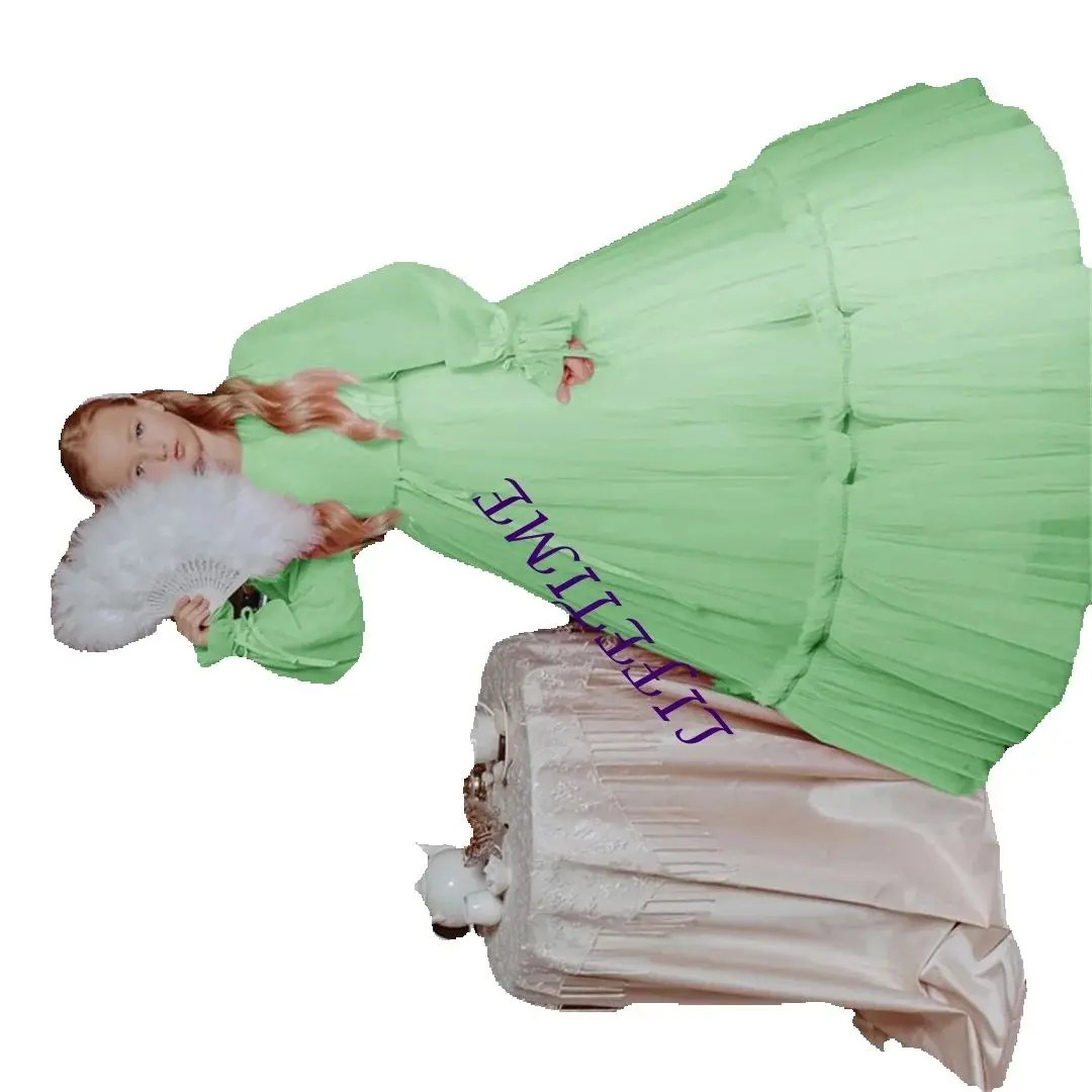 Sukienka księżniczki z dekoltem typu O, długimi bufiastymi rękawami, o kroju litery A, długa, balowa, dla dziewczynki sypiącej kwiatki, do ziemi, plisowana, elegancka, na Pierwszą Komunię Świętą, szyta na miarę.