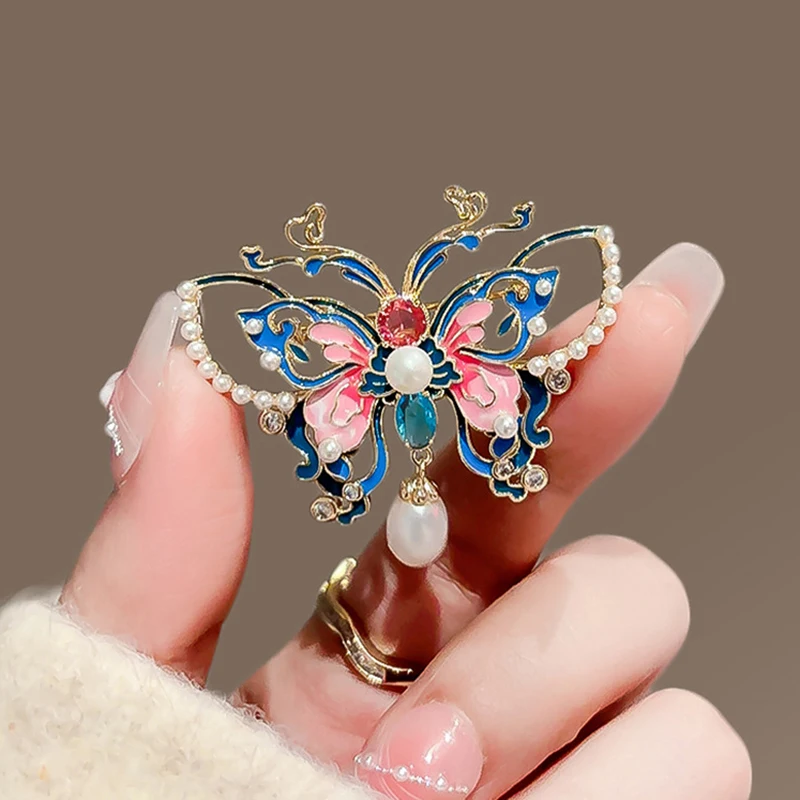 1Pcs Retro Elegant Butterfly Brooch Women Original Super Beautiful French Corsage Elegant Pin Lovely All Decorative