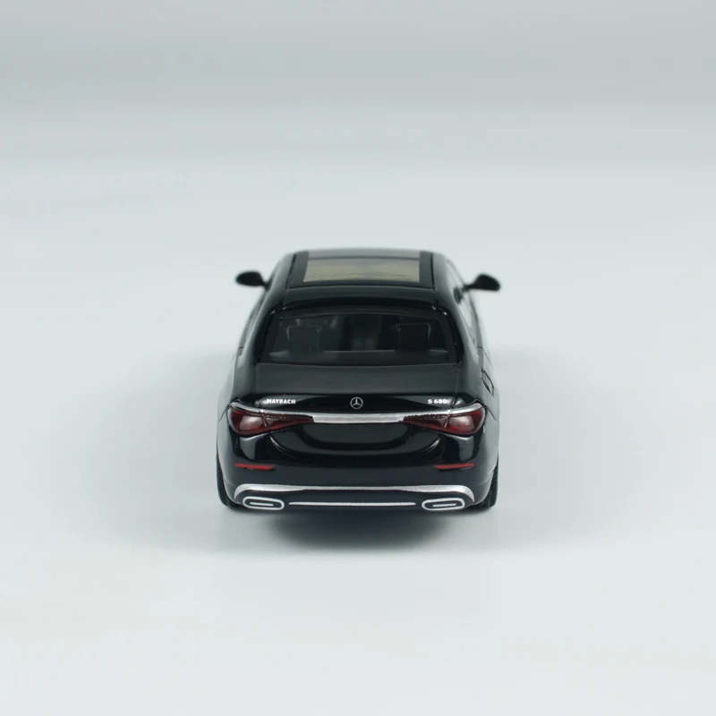 سيارة صغيرة 1:64 مرسيدس مايباخ S680 مصنوعة من خليط معدني MGT باللون الأسود موديل 977
