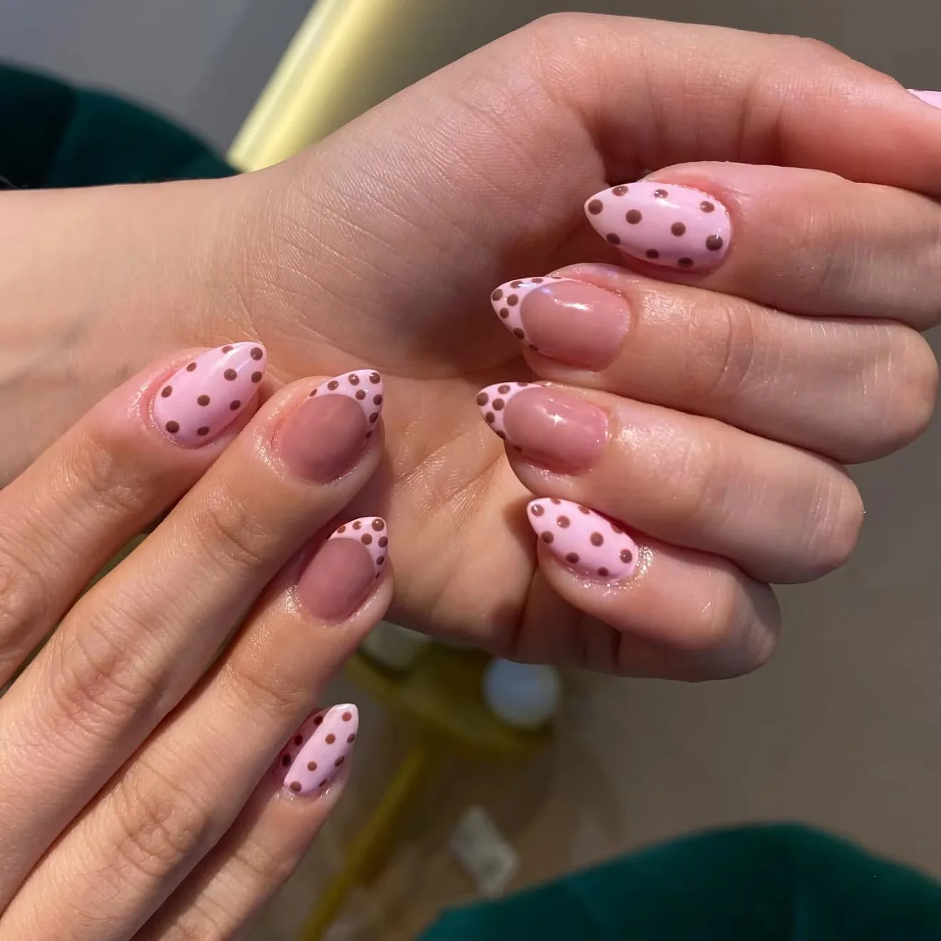 Pink Dots Press on Nails Short Round Fake Nails Nude Pink Base Red Glitter Polka Dot Glossy False Nails for Women Daily Wear