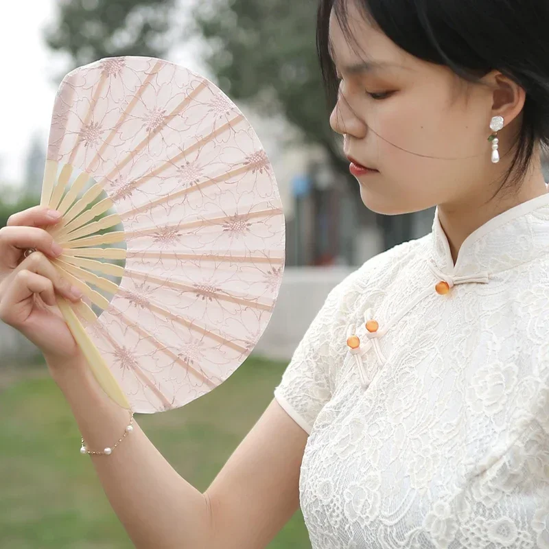Hand Fold Fan Retro Shell Shaped Fan Japanese Style Silk Cloth Bamboo Folding Fans with Pendant Wedding Hand Fans Dance Props