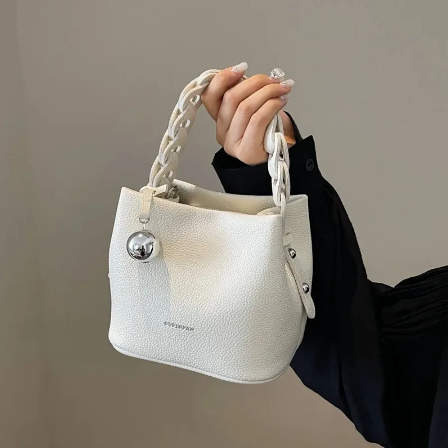 صيف جديد أزياء كبار الملمس دلو حقيبة الترفيه بسيطة أجنبية أنيقة أنيقة لون نقي قيمة لون عالية حقيبة كروسبودي الإناث