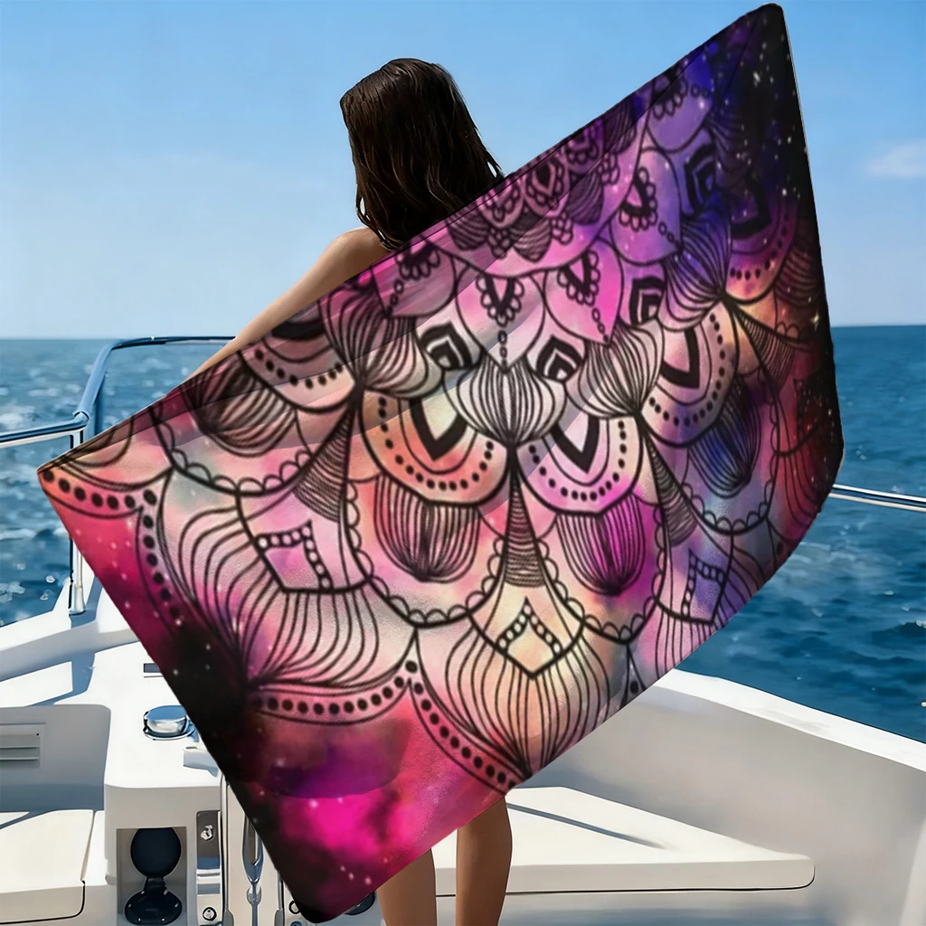 Strandtuch mit geheimnisvollem Datura-Blumen-Design, Farbschema in Lila und Rosa, schnell trocknend, geeignet für Strand, Pool, Geschenk für Freunde