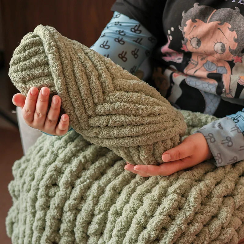 

Polyester Yarn for Scarf Hat Carpet Pet Cat Bed Chenille Crochet Yarn Knitting Chunky Yarn