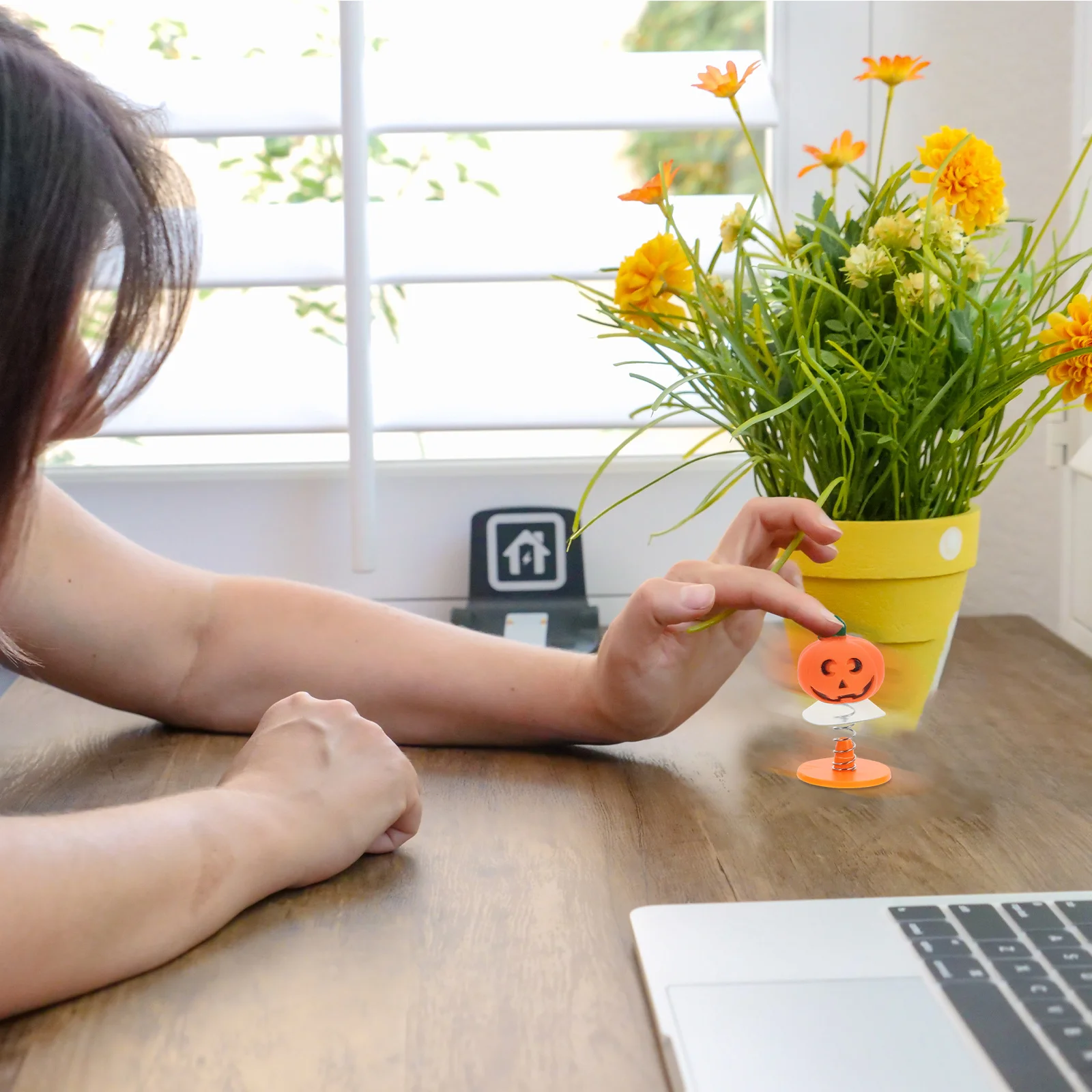 5개 할로윈 스프링 호박 만화 캐릭터 점핑 장식 파티 사무실 책상 어린이 할로윈 스프링 장난감 재미있는 점핑 장난감