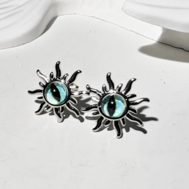 

Глаз дьявола, ногти для ушей, женские преувеличенные модные тенденции, индивидуальный темперамент, изысканные аксессуары