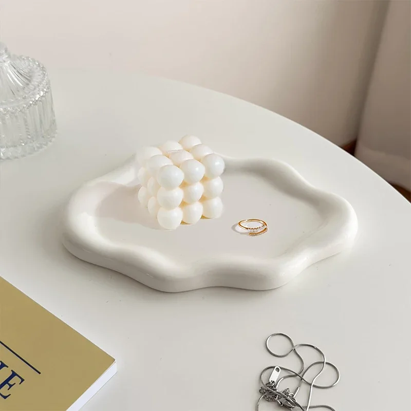 

Jewelry Dish Creative White Cloud Shape Ceramic Plate Carving Plaster Decor Watch Keys Tray Holder Household Storage Ornament