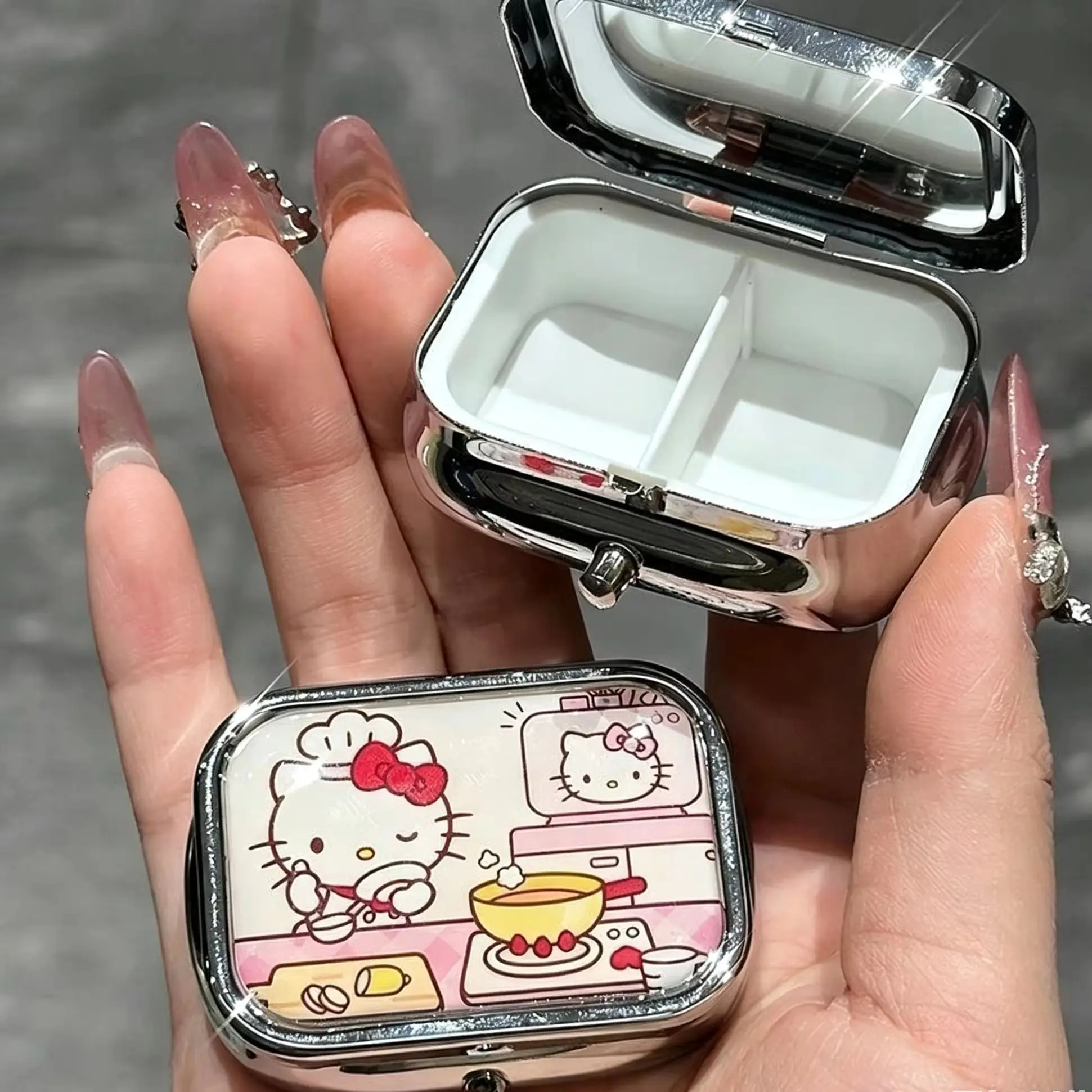 Caixa de Armazenamento de Metal Anime Hello Kitty, Organizador de Pílulas Compartimentado, Caixa de Joias Mini de Desenho Animado, Recipiente de Doces Kawaii