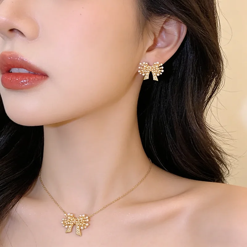 Modische Mikro-Zirkonia Schmetterling-Ohrstecker 18K Vergoldet Elegantes Accessoire für Damen Neu 2026 Luxus-Schmuck – Detail 11