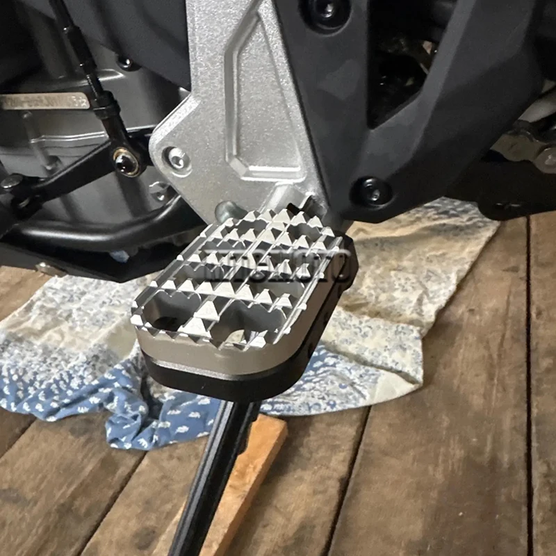 

Motorcycle Black Silver Foot Peg CNC Aluminium Footrest Expandable Teeth Pedal Kit For CF MOTO CFMOTO 800 MT 800MT 800mt 800 Mt