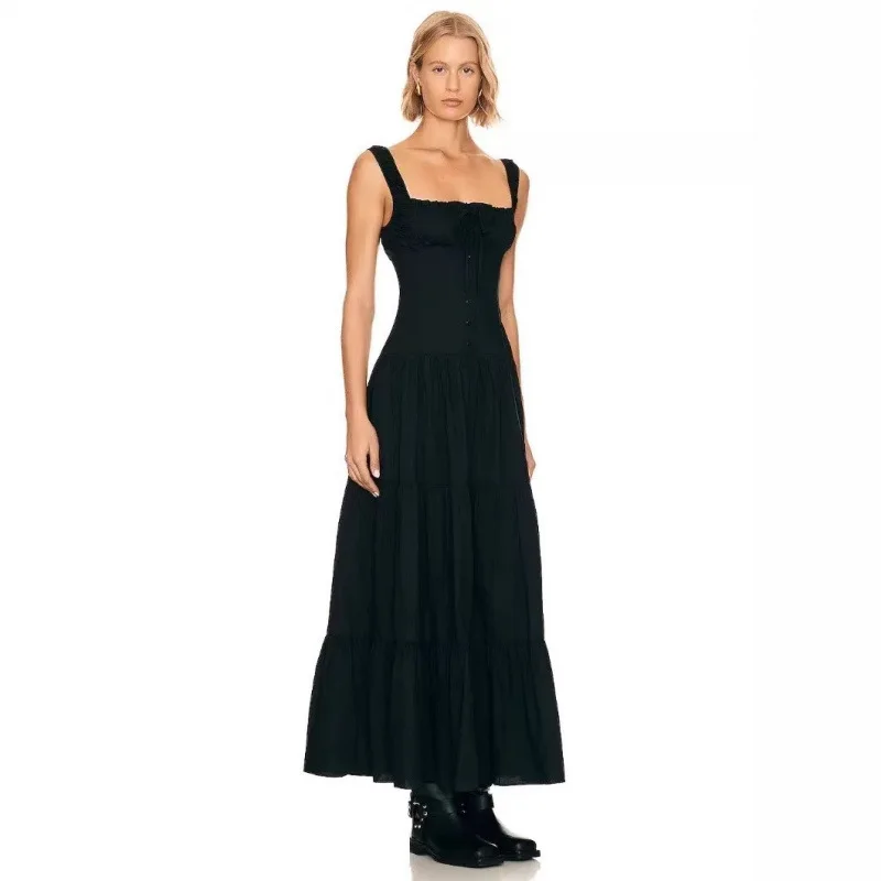 

LIONESS new halter dress features a French cinched waist and laid-back style, with a stylish square collar