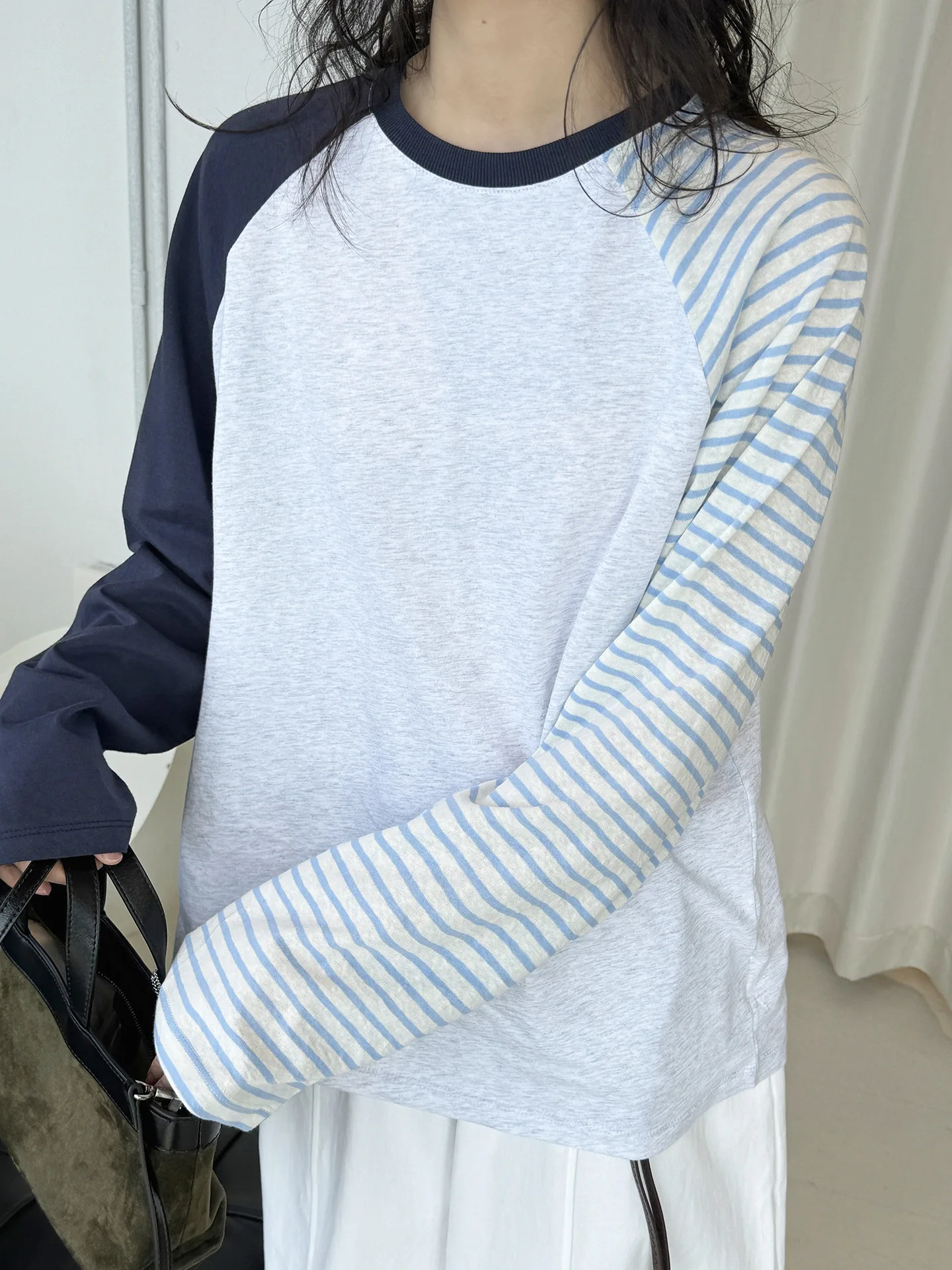 초봄 신상 패셔너블 스타일 배색 스트라이프 스플라이싱 라운드넥 루즈핏 여성 티셔츠