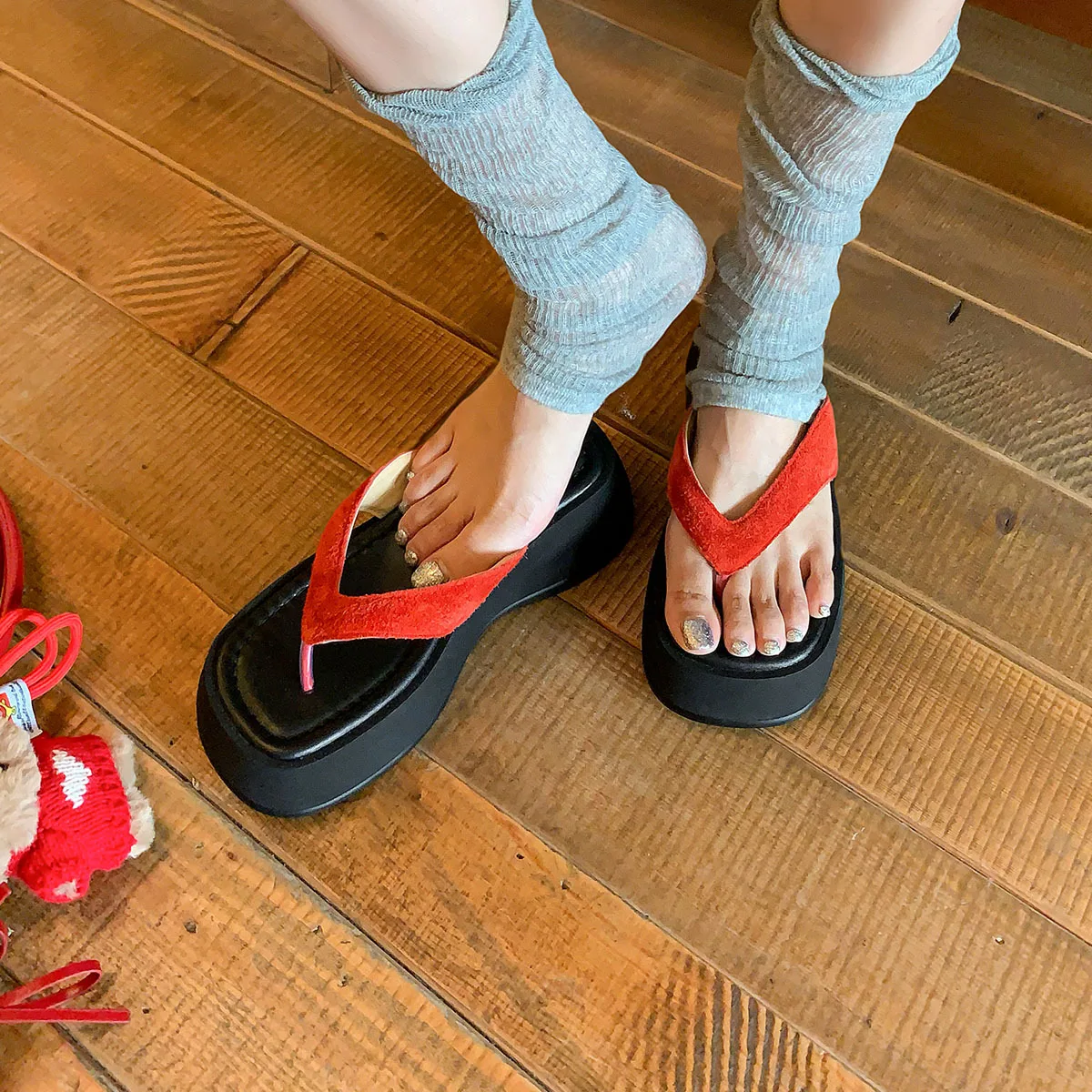 

Arden Furtado 2025 Summer sheepskin platform Pinch toe slippers Square toe Pull-on Wedge flip-flop large size Beach slippers