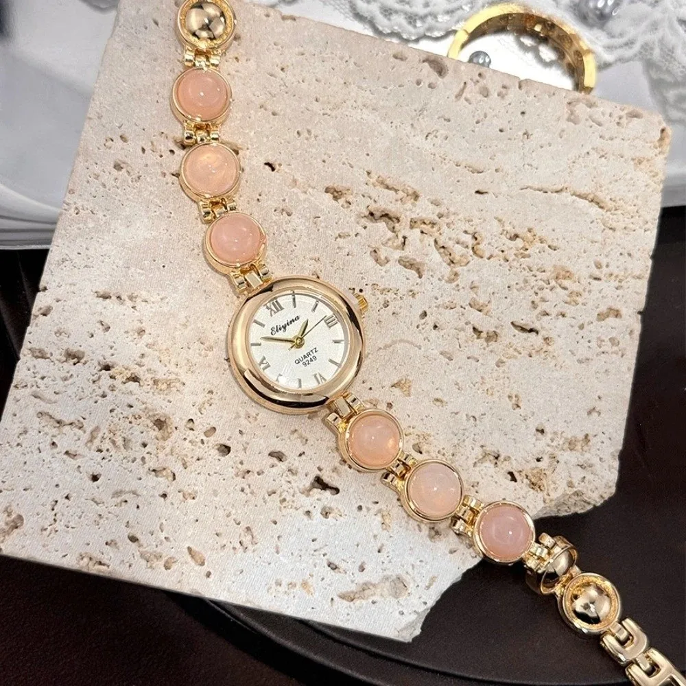 Simple Elegant Luxury Bangle Bracelet Exquisite Round Shape Bracelet Watches Retro Alloy Quartz Watch Fashion Accessory