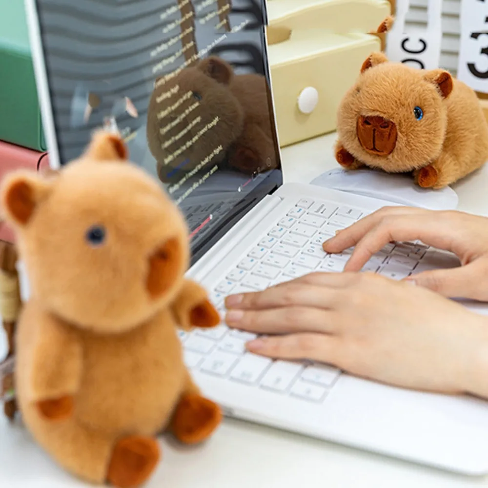 Pluszowa zawieszka do torby w kształcie kapibary, wypchana bawełną PP, ozdoba, pluszowy brelok do kluczy z kapibarą, uroczy, zabawny, kreskówkowy breloczek ze zwierzęciem dla kobiet.