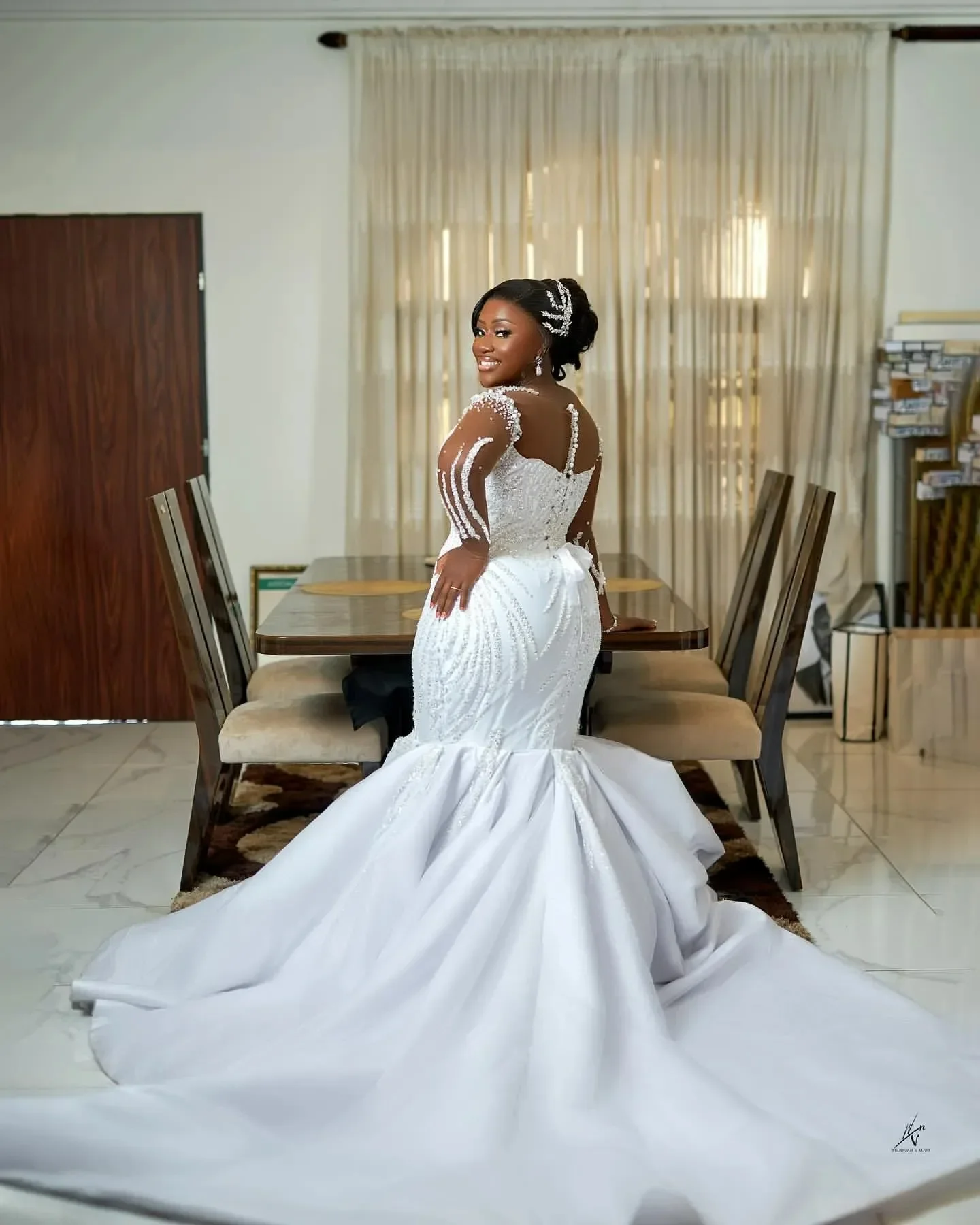 Abito da sposa a sirena con scollo rotondo personalizzato con perline scintillanti Robe De Mariée Cappella strascico maniche lunghe Abito da sposa africano taglie forti