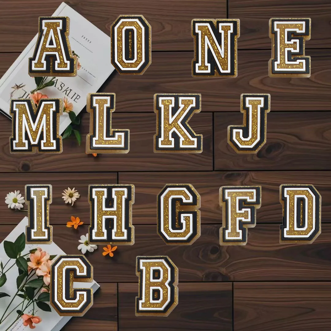 クロックス用のバルクの靴チャーム,a b cの文字,クロックスの装飾,ジーンズと女性用のピン,クロッグクリップ,アクセサリー,100個