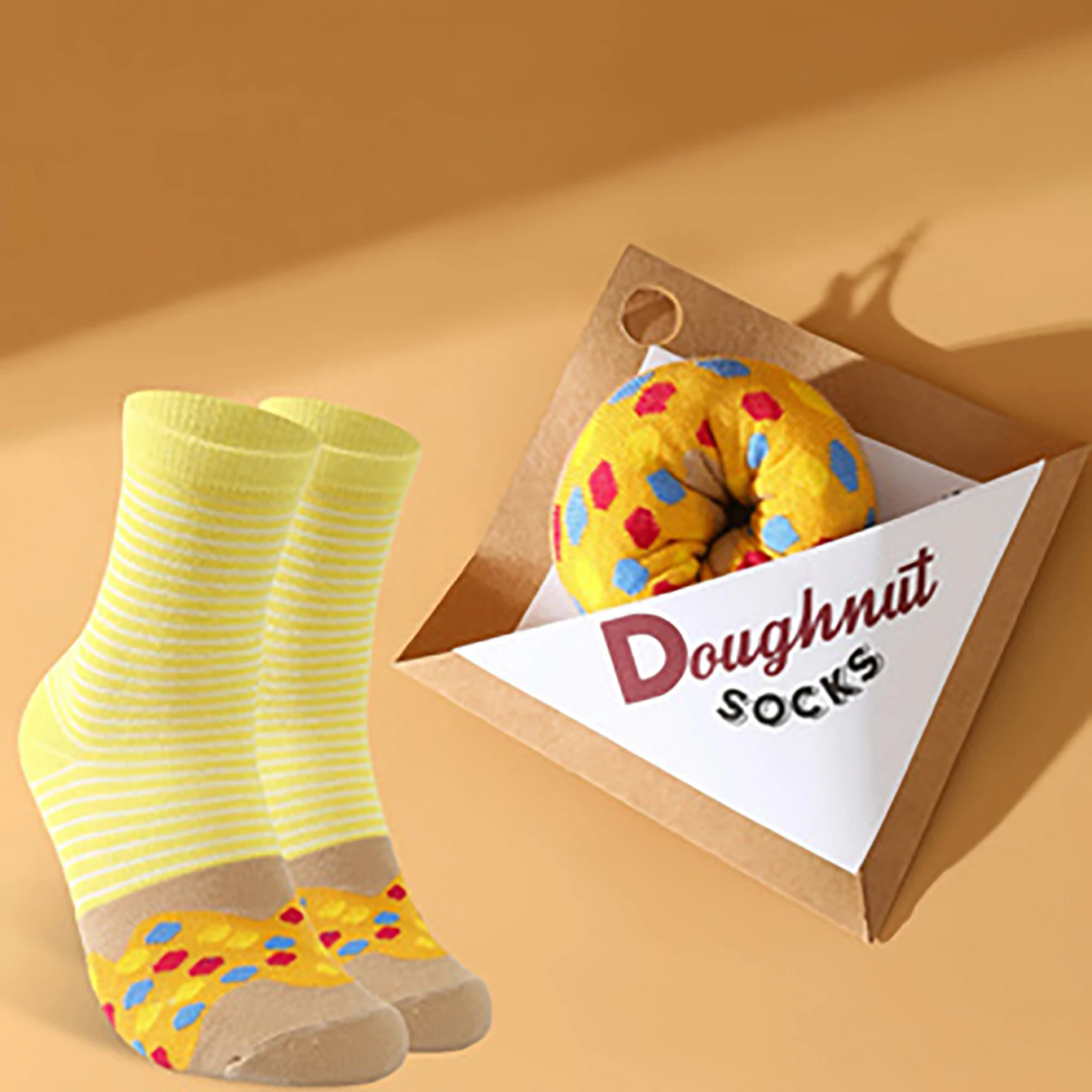 1 pair of fashionable, unique and interesting colorful donut pattern men\'s and women\'s gift socks suitable for all seasons