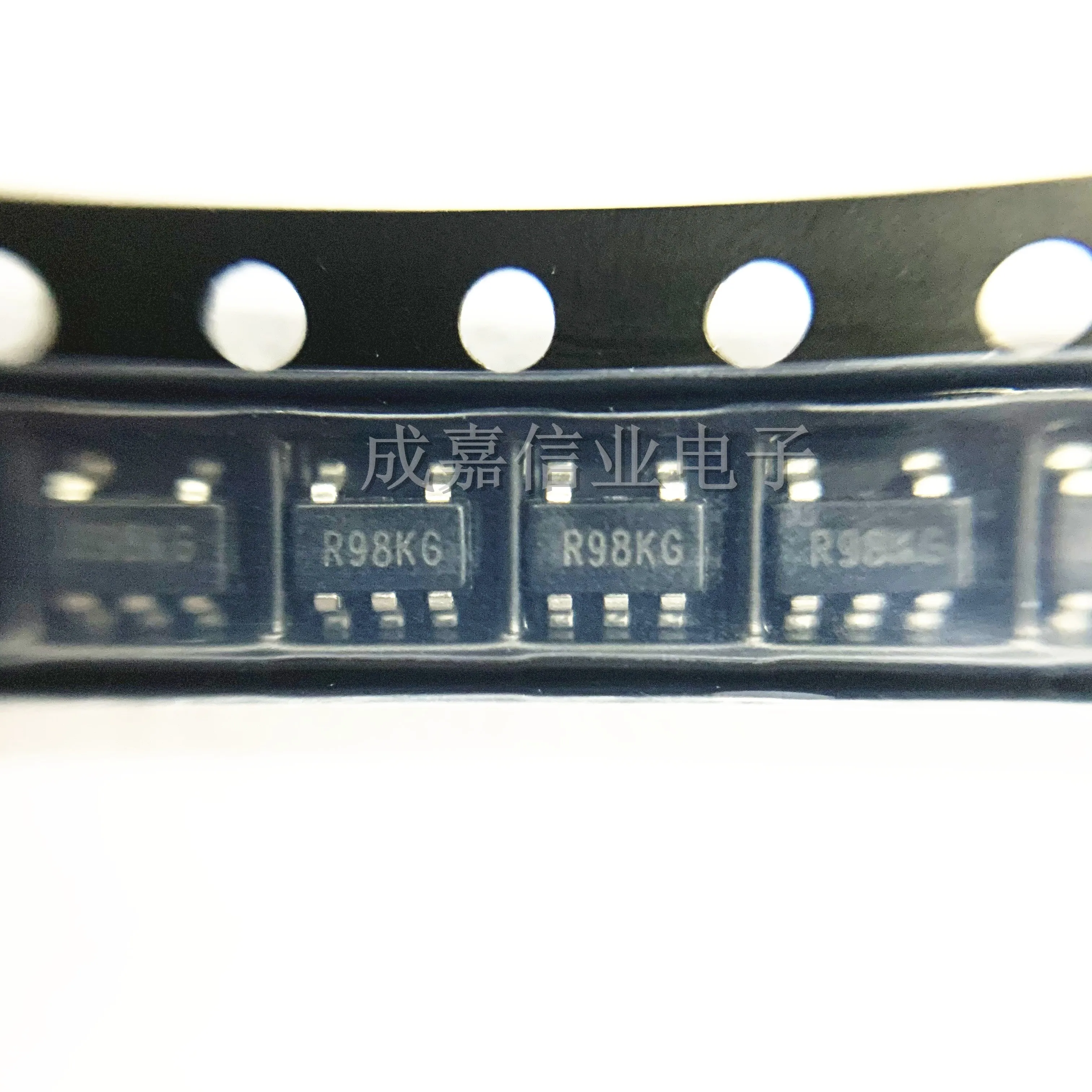 

10pcs/Lot AP331AWG-7 SOT-23-5 MARKING;R9 Analog Comparators 2V-36V 2.5mA 2V-36V 2.5mA Operating Temperature:0 C-+ 70 C