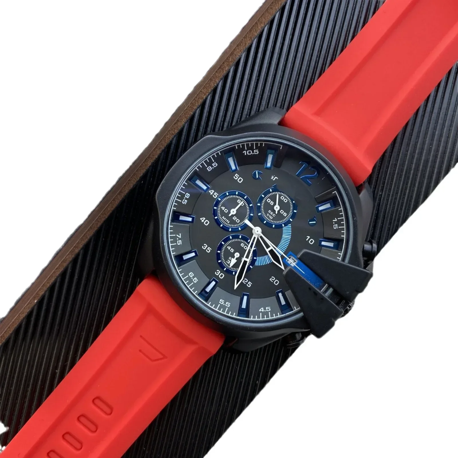 2025 Nuovo orologio al quarzo di lusso unisex, cinturino in silicone, design elegante, datario, impermeabile 50 m, minimalista ultrasottile,