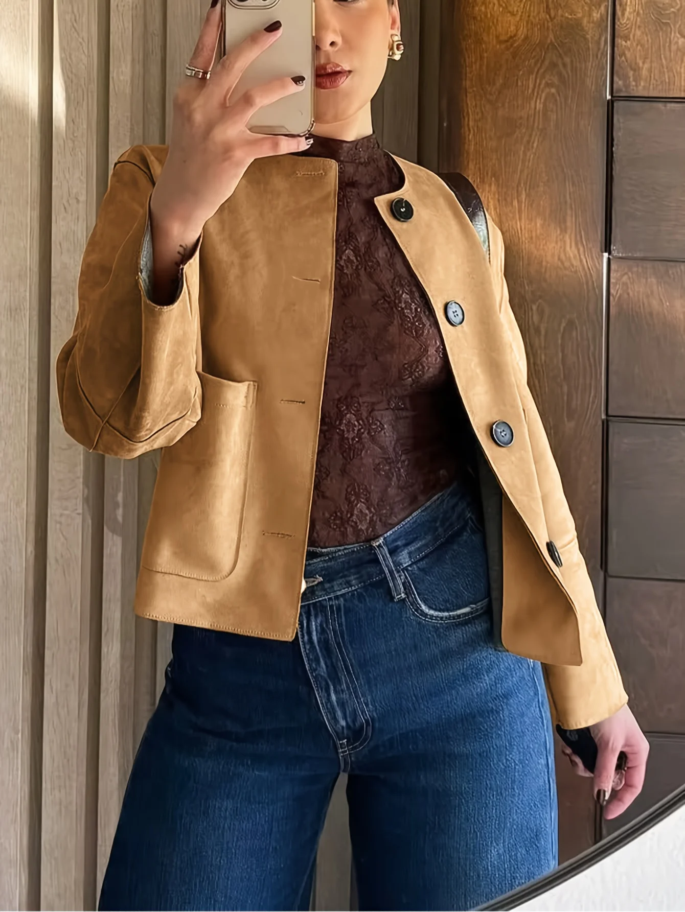 

Жакет-блейзер из замши цвета кэмел, однобортный, с короткими рукавами, с карманами, повседневный, осенний, модный, 2026