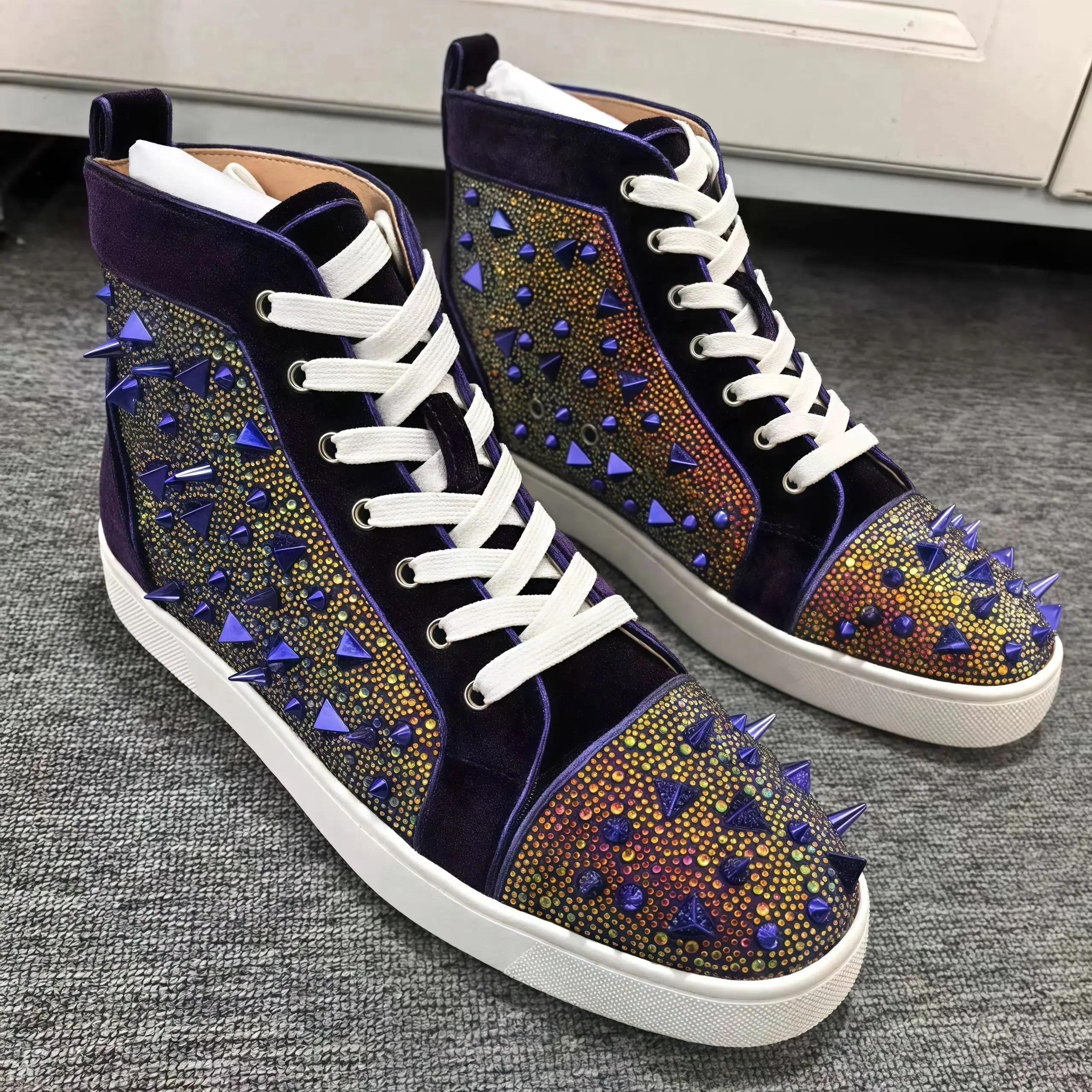 Lace-Up High-Top Flat Sole Zapatillas Running Red Sole Casual Sports Shoes Dark Purple Rivets Mens Sneakers Rhinestones Crystal