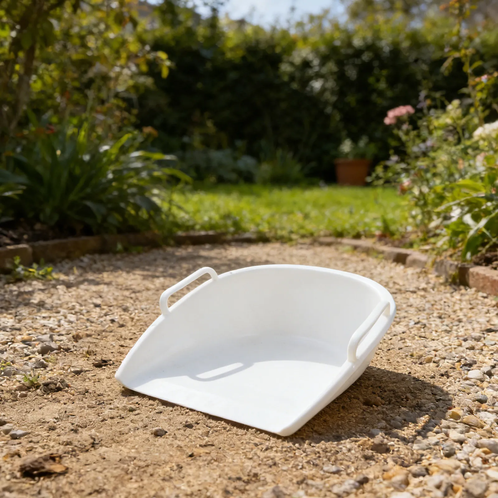 

Small Heavy Duty Plastic Cleaning Dustpan Dual Grip Hand Scoop for Yard Cleanup Grains Debris Outdoor Utility Taojinpan