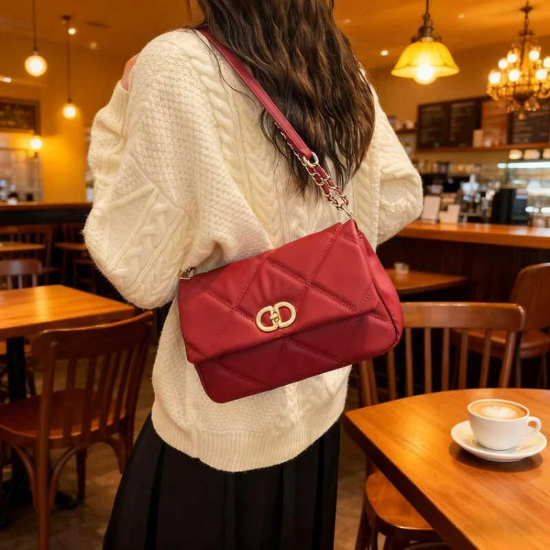 

Top-Tier Women's Messenger Bag Made Of Bobcat-Print Leather Boasting Trendy Prague Neat Spacious Daily Look