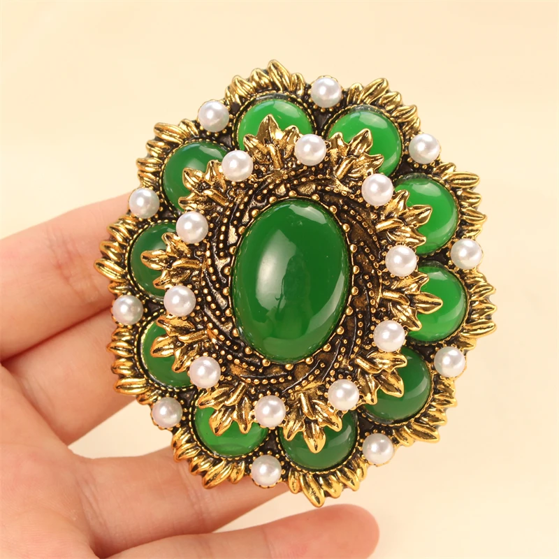 Luxury Charm French Court-style Brooch Corsage Vintage Baroque Green Oval Brooches Unisex Banquet Jewelry Gift Accessories