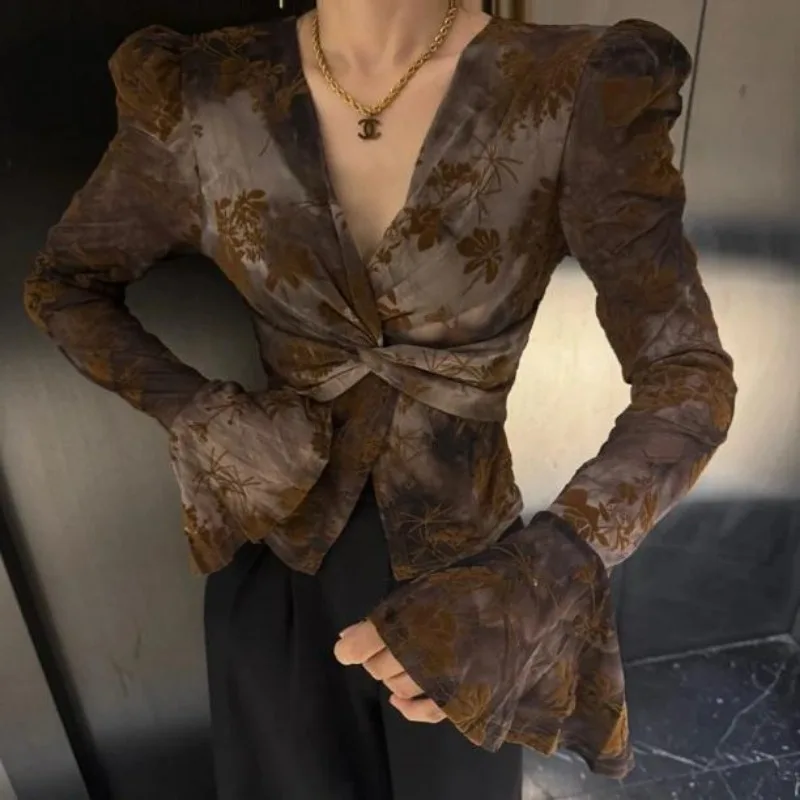 

French retro jacquard fashionable temperament irregular kink embroidered shirt for women 2025 autumn new casual top