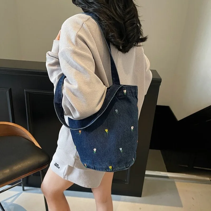 

Daily Fashion Leather Hand Bag Premium Paris Trendy Vintage Design Casual Crossbody Tote Bag Elegant Trendsetter Ladies Street