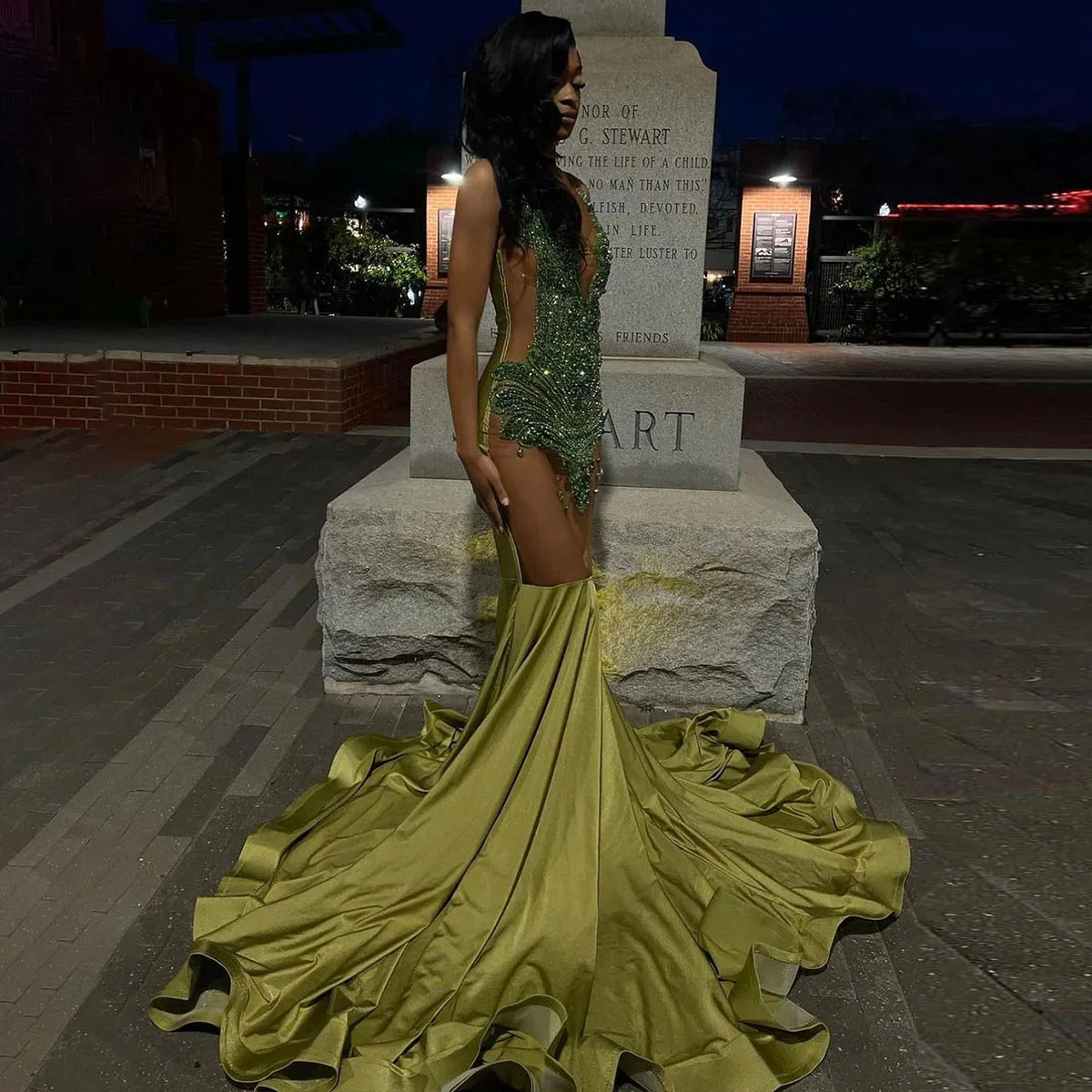 

Green 2024 Sparkly Prom Dresses For Black Girls Crystal Sleeveless Mermaid Evening Party Gowns Diamond Sexy vestidos de gala