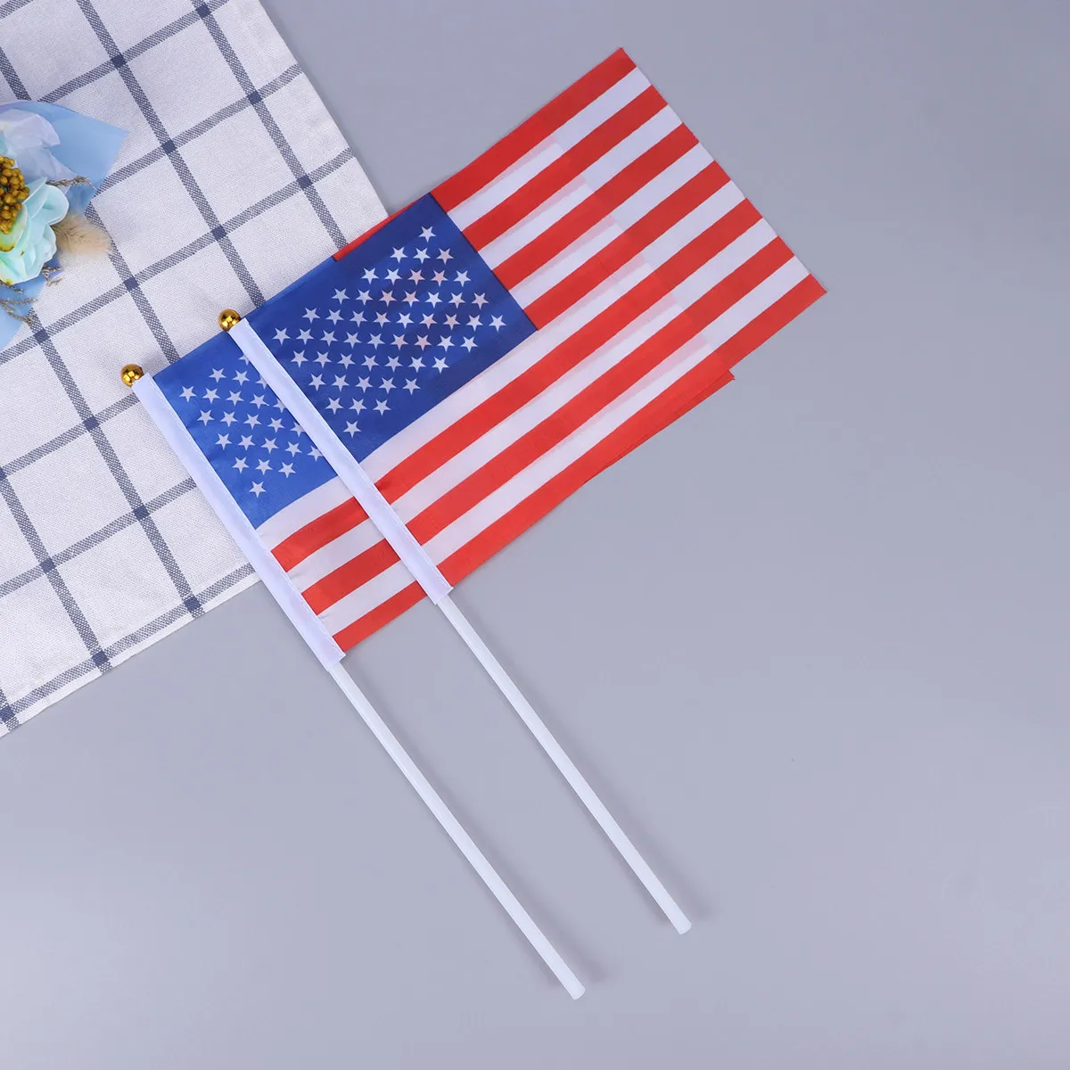 

50 шт. мини-флажков США для размахивания, двусторонние, с эффектом осмотического переноса, прочная строчка, идеально подходят для парадов и торжеств