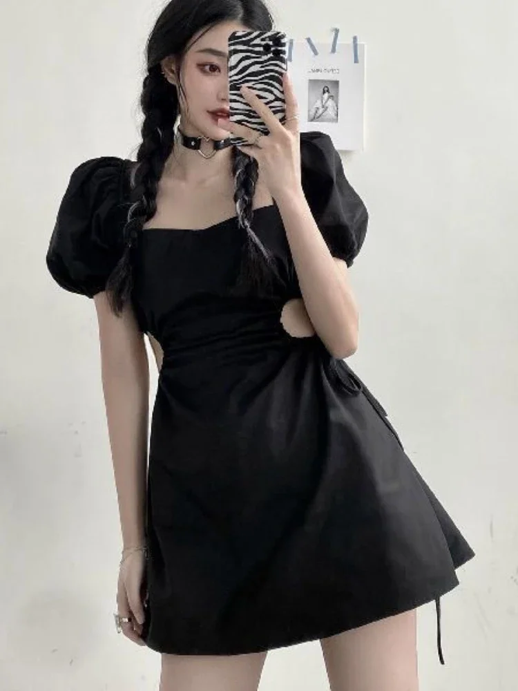 فساتين سوداء صغيرة للنساء بدون ظهر مثيرة للصيف والترفيه وأكمام منتفخة ومزاجية على الطراز الكوري ملابس خروج رائعة