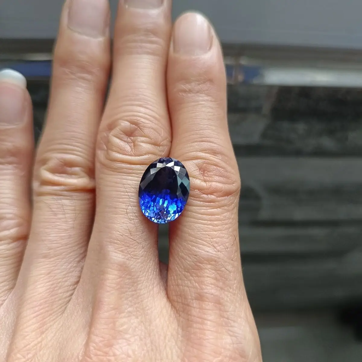 

12.8 carat Super Fine cut Royal Blue corundum oval sapphire Bird's Nest cut fire 12x16mm