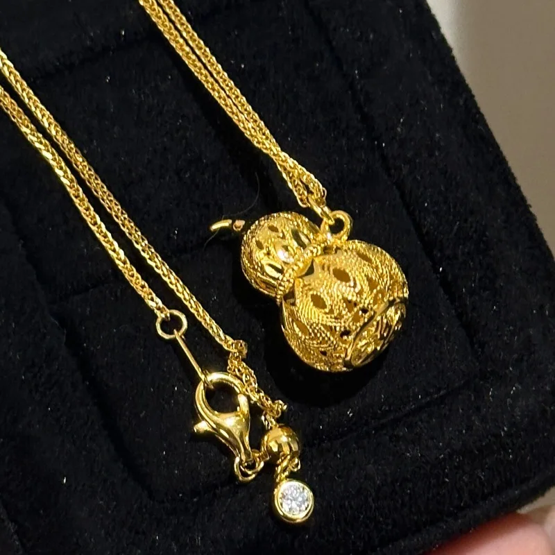 Shining Hollow out Gourd Necklaces New in Light Luxury Design Sense Classical Glossy Pendant vintage Charms Banquet Jewelry Gift