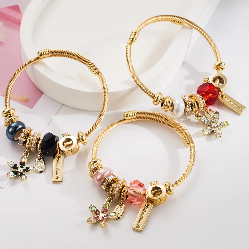 pulseira-personalizada-de-aco-inoxidavel-dourado-com-diamantes-em-formato-de-flor-joia-versatil-e-ajustavel