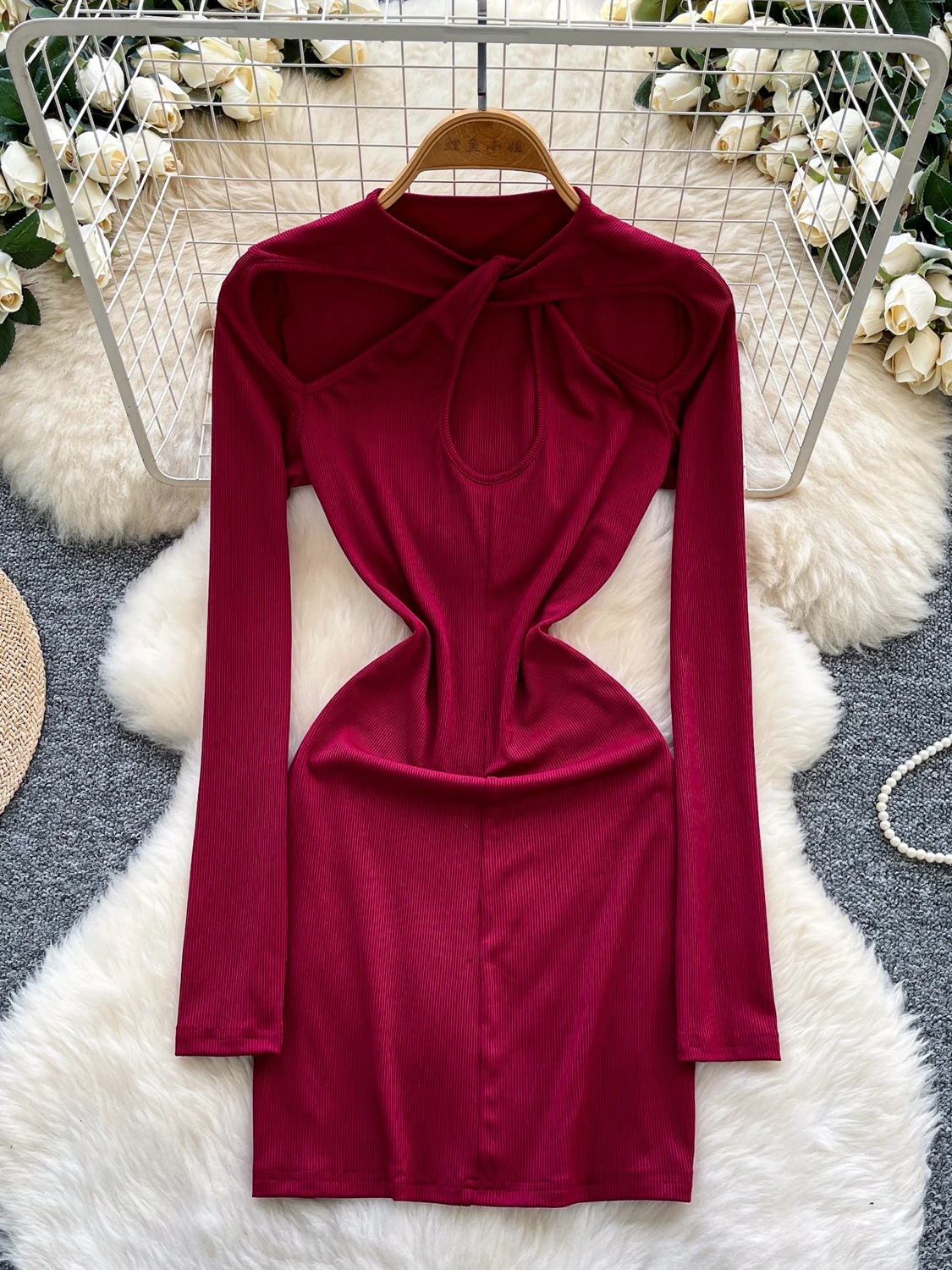 فستان قصير أنيق للسيدات من Foamlina مضلع برقبة دائرية فستان قصير مثير بعقدة تويست وتفاصيل أمامية وأكمام طويلة فستان ضيق للخريف