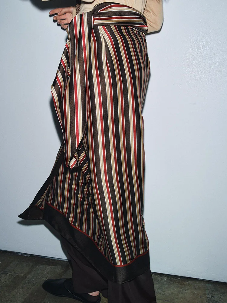 Modna spódnica w paski, damska, nowość na zimę 2025, dopasowana, o średnim stanie, uniwersalna, etniczny kostium sceniczny.