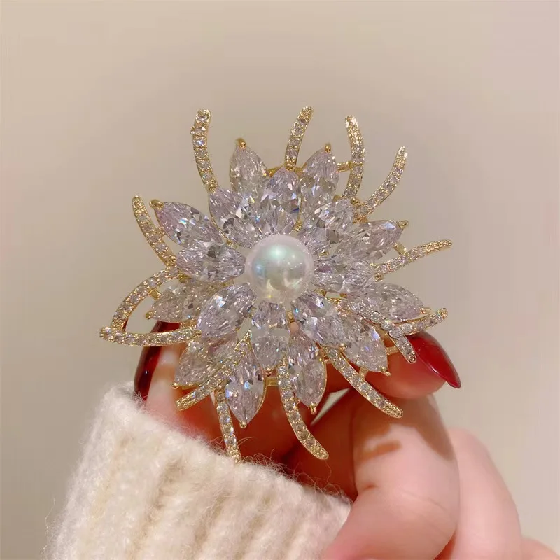 

Fashion high-grade heavy heavy zircon three-dimensional multi-layer snowflake brooch corsage women elegant style suit pin buckle