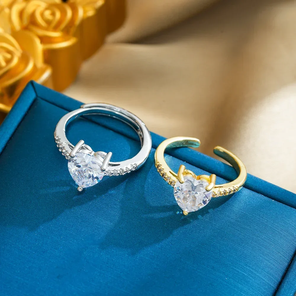 A simple yet unique gold-plated fashionable heart-shaped three-pointed copper zircon women's ring from 2025, a retro ring