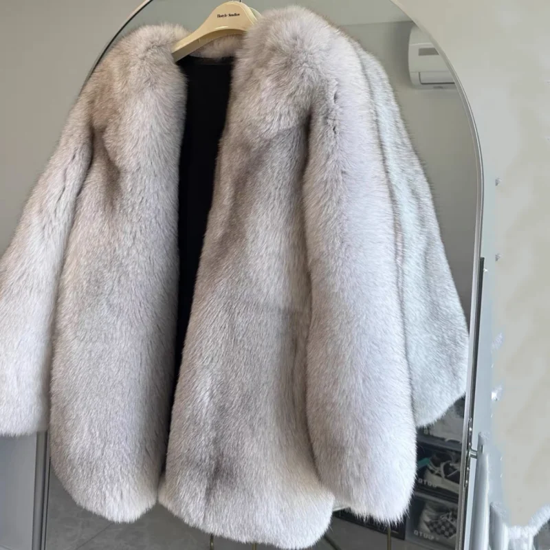 Рисунок 2 - Женская шуба 2025 года