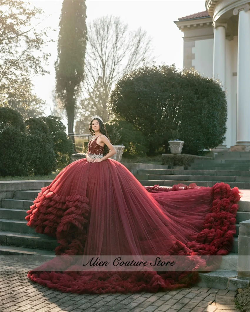 Gaun pesta anggur merah gaun Quinceanera untuk gaun pesta ulang tahun manik-manik berlian bertingkat Ruffle Meksiko jubah De Bal Court Train