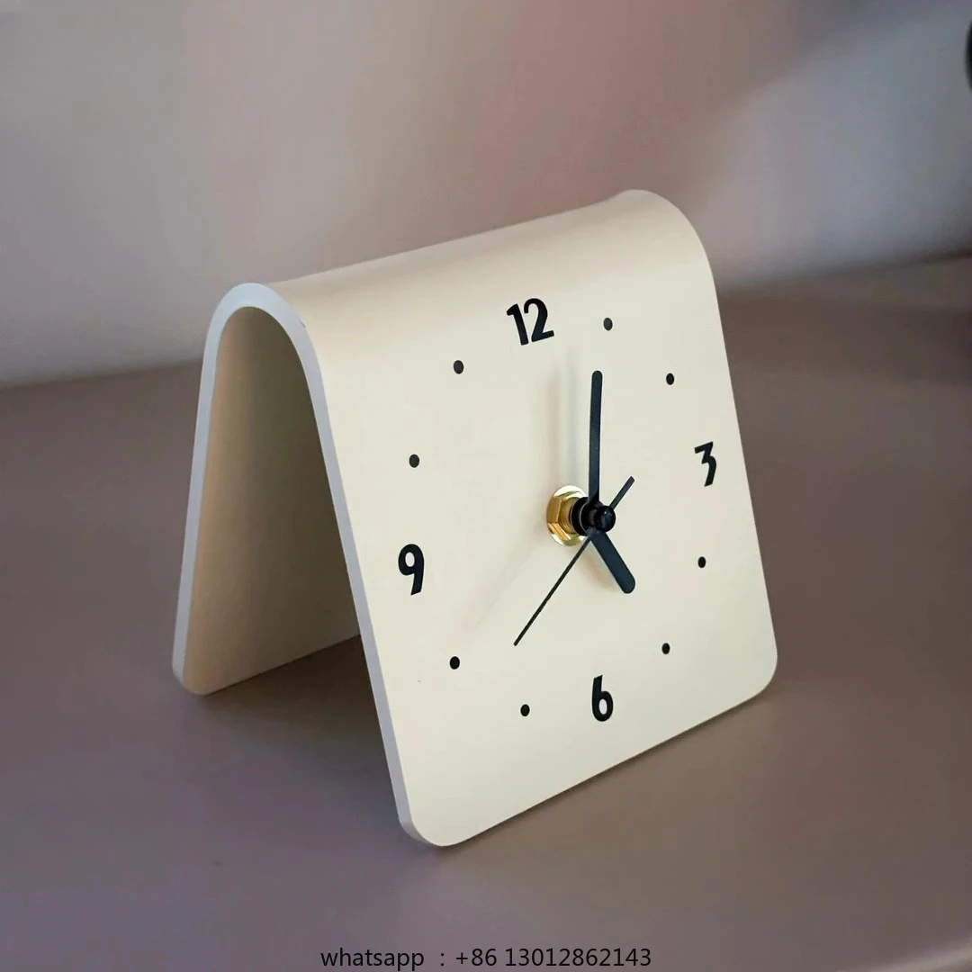 

Настольные часы с кремовым ветром