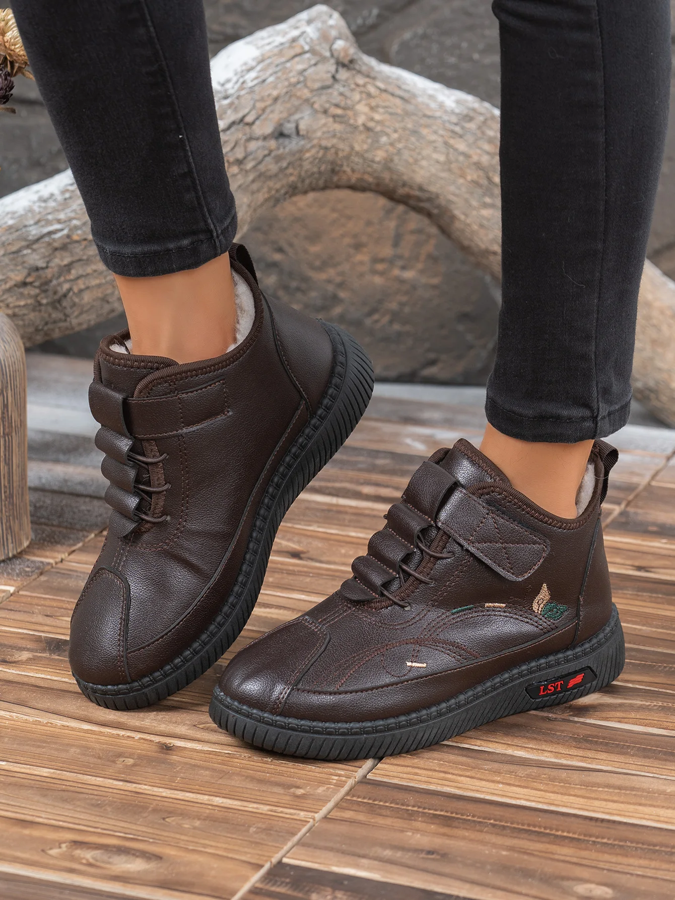 2026 Winter Damen Fleece-Gefütterte Leder-Stiefeletten Klettverschluss Stickerei Rutschfeste Weiche Gummisohle Warme Freizeitstiefel – Detail 10
