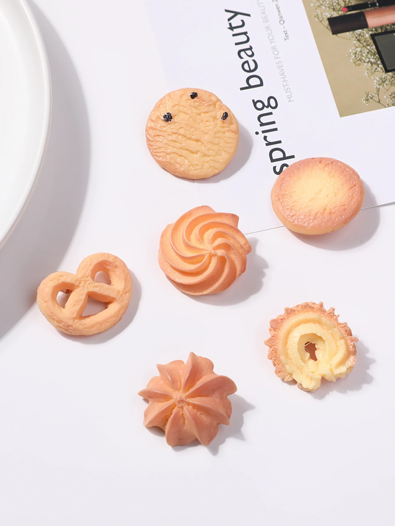 A pack of 5pcs cartoon simulation biscuit hairpin cute biscuit clip food clip funny side clip bangs clip student girl heart head